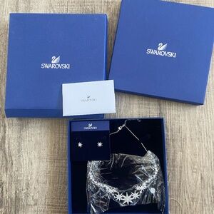 BNIB Swarovski Necklace Earrings Full Set